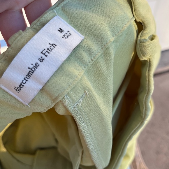 Abercrombie and Fitch tailored high waisted Sloane shorts pea green pastel - Picture 3 of 3